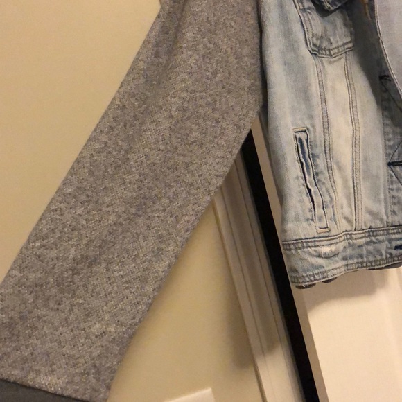 Like new American Eagle Jean Jacket! - Picture 2 of 3
